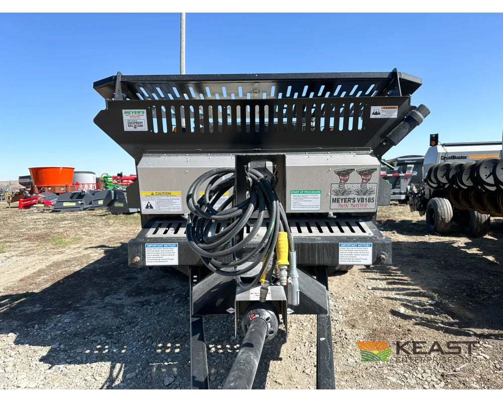Meyers VB185 Manure Spreader 185 Cu Ft Capacity Struck Poly Floor Manure Spreaders