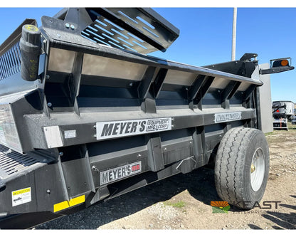 Meyers VB185 Manure Spreader 185 Cu Ft Capacity Struck Poly Floor Manure Spreaders