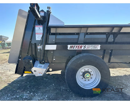 Meyers VB185 Manure Spreader 185 Cu Ft Capacity Struck Poly Floor Manure Spreaders