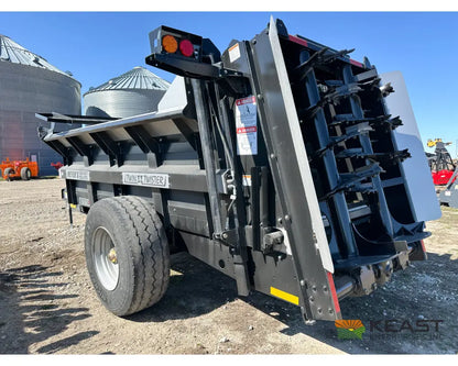Meyers VB185 Manure Spreader 185 Cu Ft Capacity Struck Poly Floor Manure Spreaders