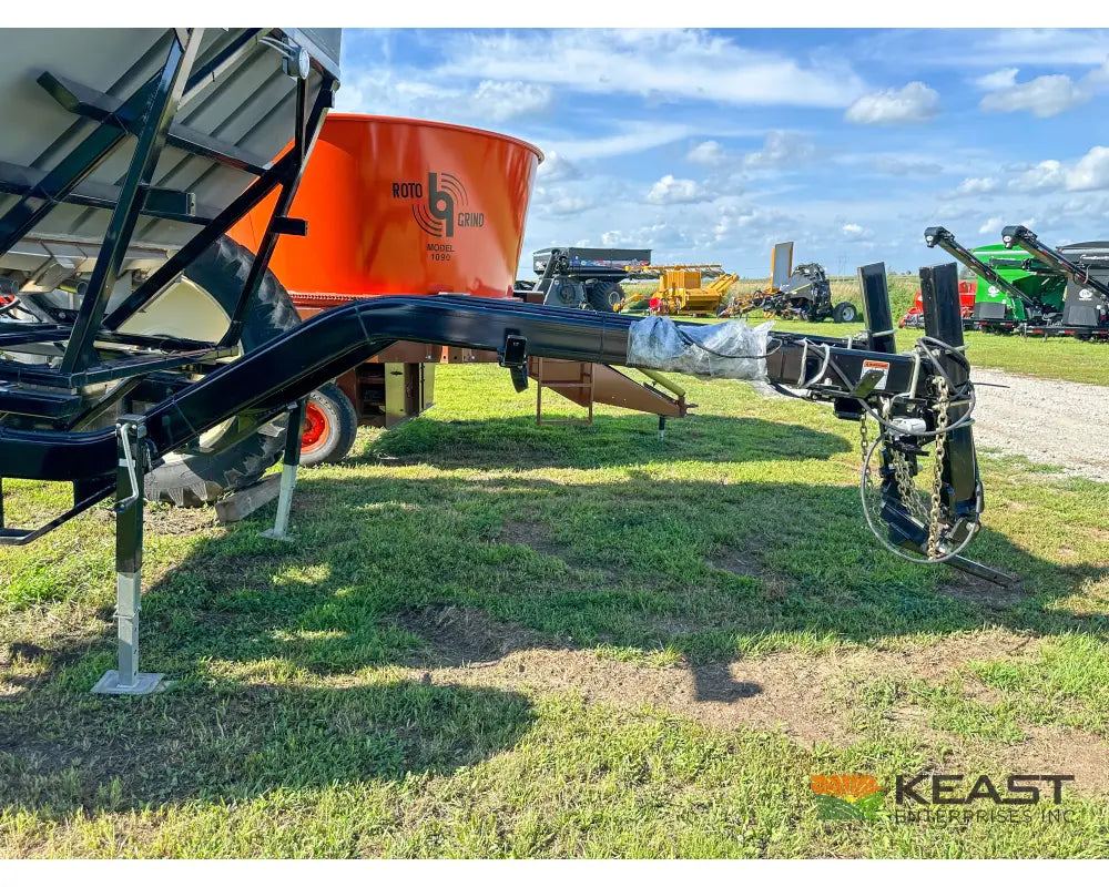 Montag Generation 1 Dry Fertilizer System - 9 Ton 16 Row 2 Section Fertilizer Spreaders
