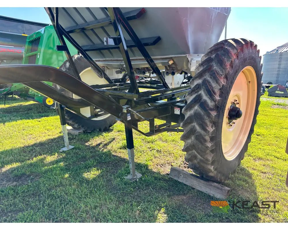 Montag Generation 1 Dry Fertilizer System - 9 Ton 16 Row 2 Section Fertilizer Spreaders
