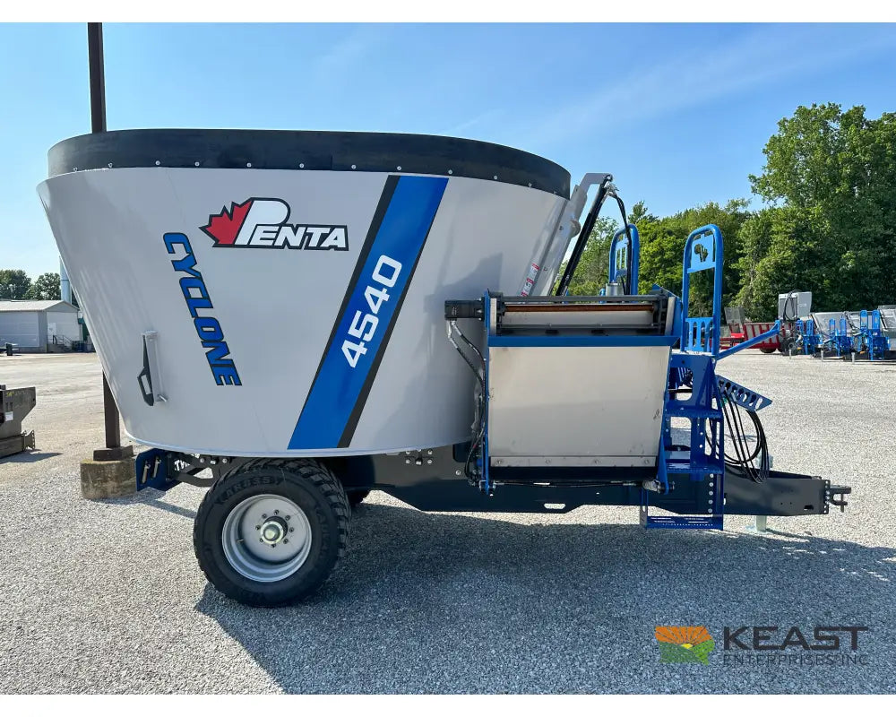 Penta 4540 Feed Wagon - 437 Cu Ft Capacity 3’ Conveyor EZ2800 Scale Feed Wagons