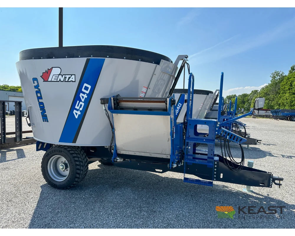 Penta 4540 Feed Wagon
