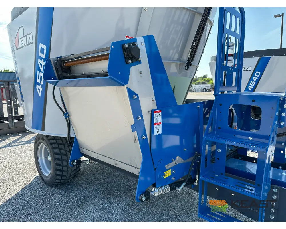 Penta 4540 Feed Wagon - 437 Cu Ft Capacity 3’ Conveyor EZ2800 Scale Feed Wagons