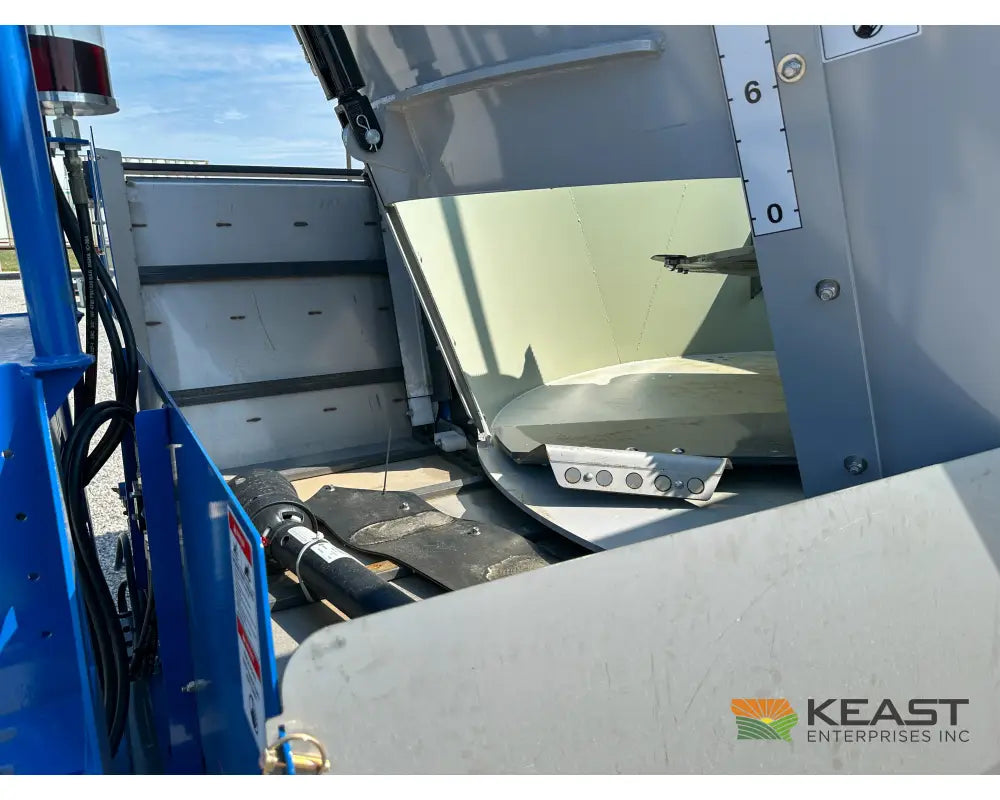 Penta 4540 Feed Wagon - 437 Cu Ft Capacity 3’ Conveyor EZ2800 Scale Feed Wagons