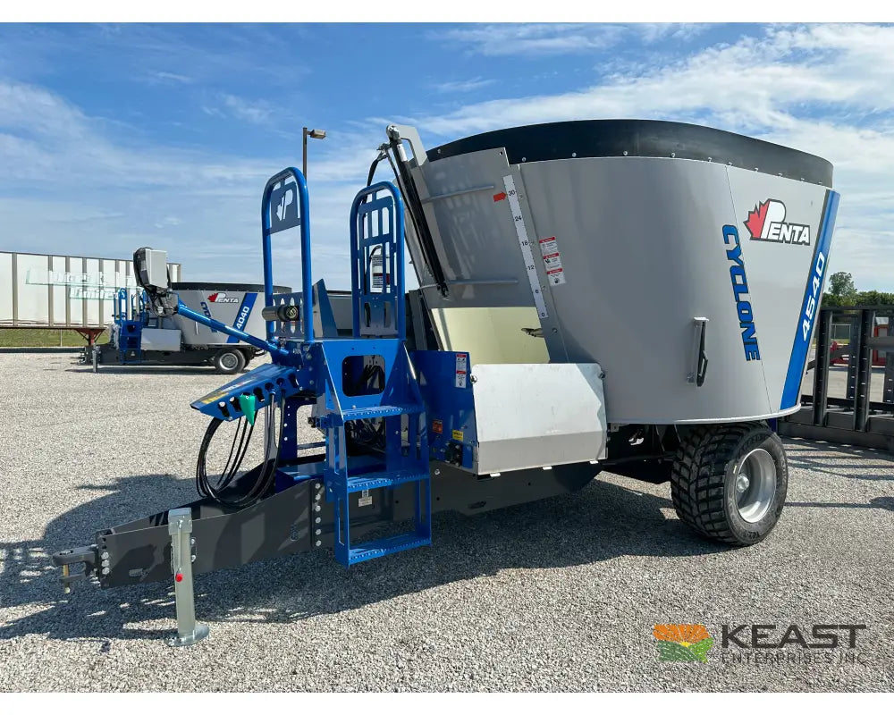 Penta 4540 Feed Wagon - 437 Cu Ft Capacity 3’ Conveyor EZ2800 Scale Feed Wagons