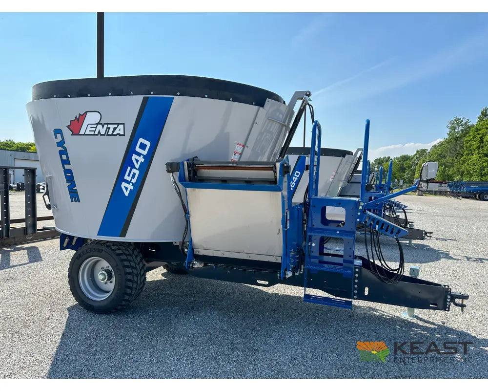 Penta 4540 Feed Wagon - 437 Cu Ft Capacity 3’ Conveyor EZ2800 Scale Feed Wagons