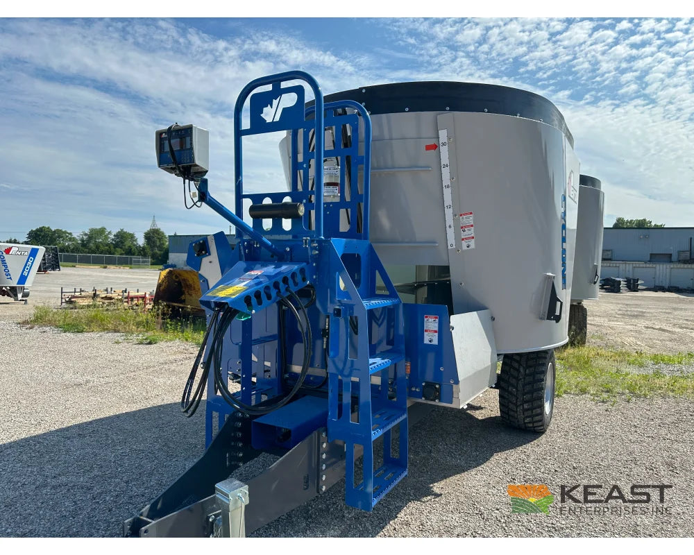 Penta 5240 Feed Wagon 523 Cu Ft Capacity 3’ Conveyor EZ2800 Scale - Feed Wagons