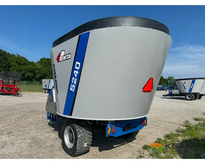 Penta 5240 Feed Wagon 523 Cu Ft Capacity 3’ Conveyor EZ2800 Scale - Feed Wagons