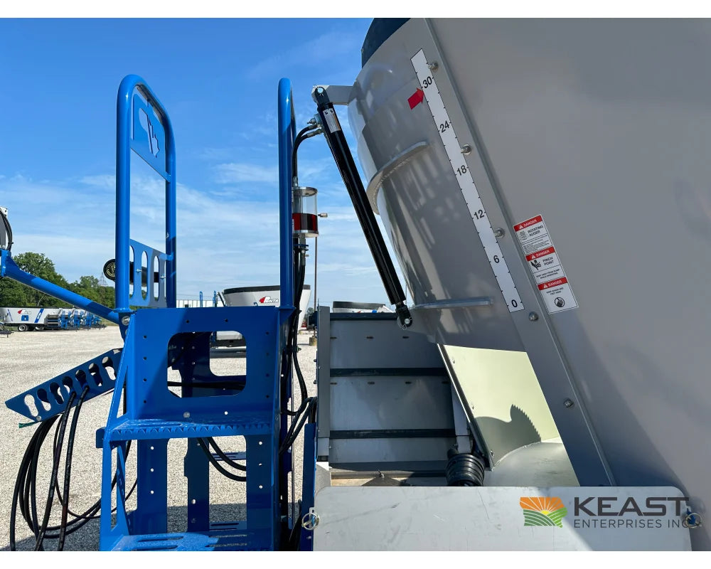 Penta 5240 Feed Wagon 523 Cu Ft Capacity 3’ Conveyor EZ2800 Scale - Feed Wagons