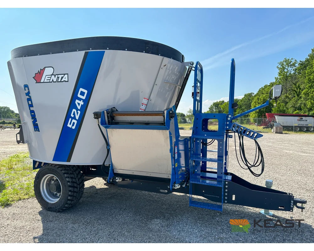Penta 5240 Feed Wagon