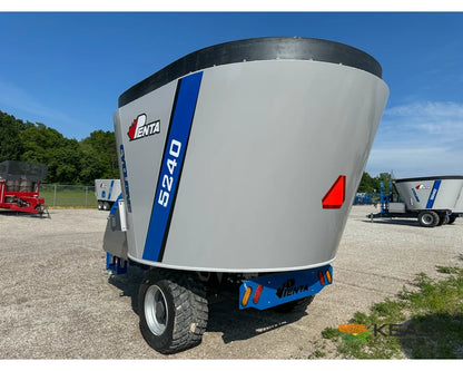 Penta 5240 Feed Wagon 523 Cu Ft Capacity 3’ Conveyor EZ2800 Scale - Feed Wagons