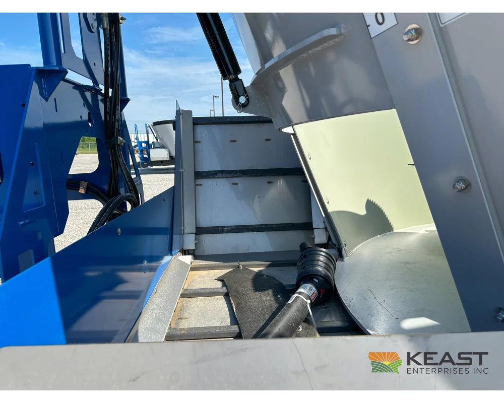 Penta 5240 Feed Wagon 523 Cu Ft Capacity 3’ Conveyor EZ2800 Scale - Feed Wagons