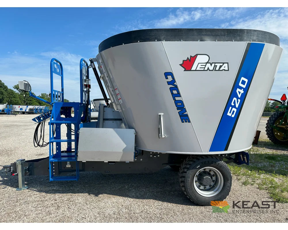 Penta 5240 Feed Wagon 523 Cu Ft Capacity 3’ Conveyor EZ2800 Scale - Feed Wagons