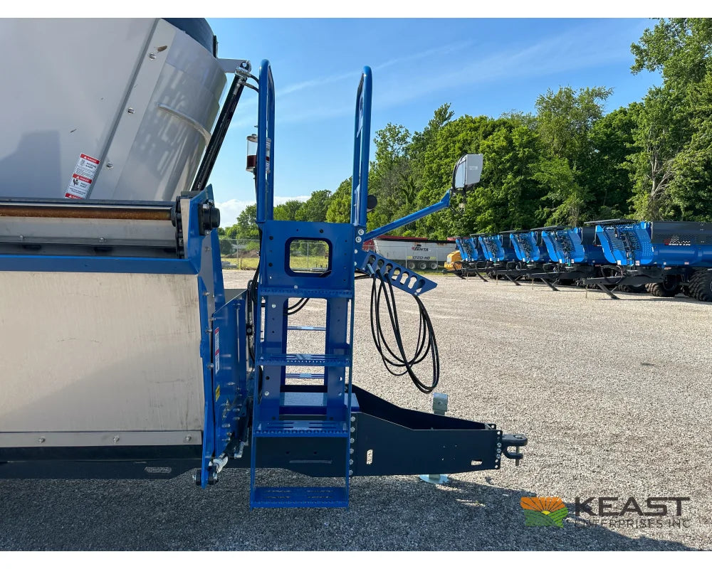 Penta 5240 Feed Wagon 523 Cu Ft Capacity 3’ Conveyor EZ2800 Scale - Feed Wagons