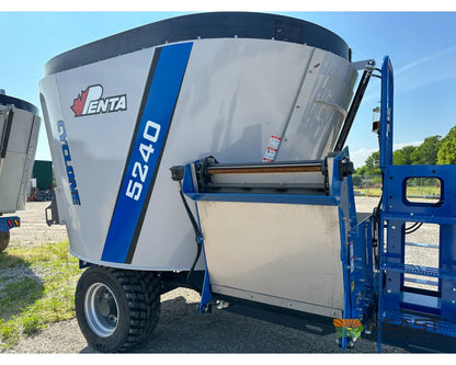 Penta 5240 Feed Wagon 523 Cu Ft Capacity 3’ Conveyor EZ2800 Scale - Feed Wagons