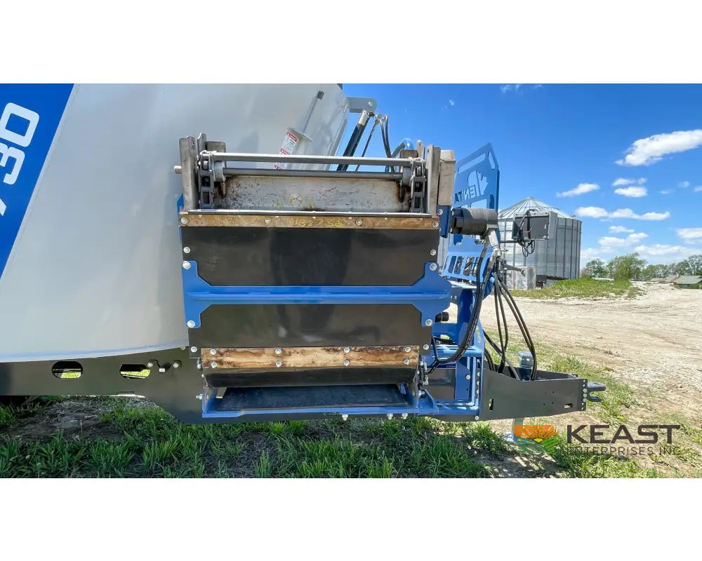 Penta 6730 Feed Wagon 640 Cu Ft Capacity 3’ Conveyor EZ2800 Scale Feed Wagons