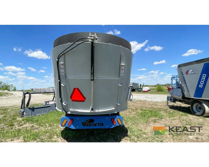 Penta 6730 Feed Wagon 640 Cu Ft Capacity 3’ Conveyor EZ2800 Scale Feed Wagons