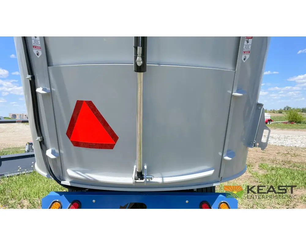 Penta 6730 Feed Wagon 640 Cu Ft Capacity 3’ Conveyor EZ2800 Scale Feed Wagons