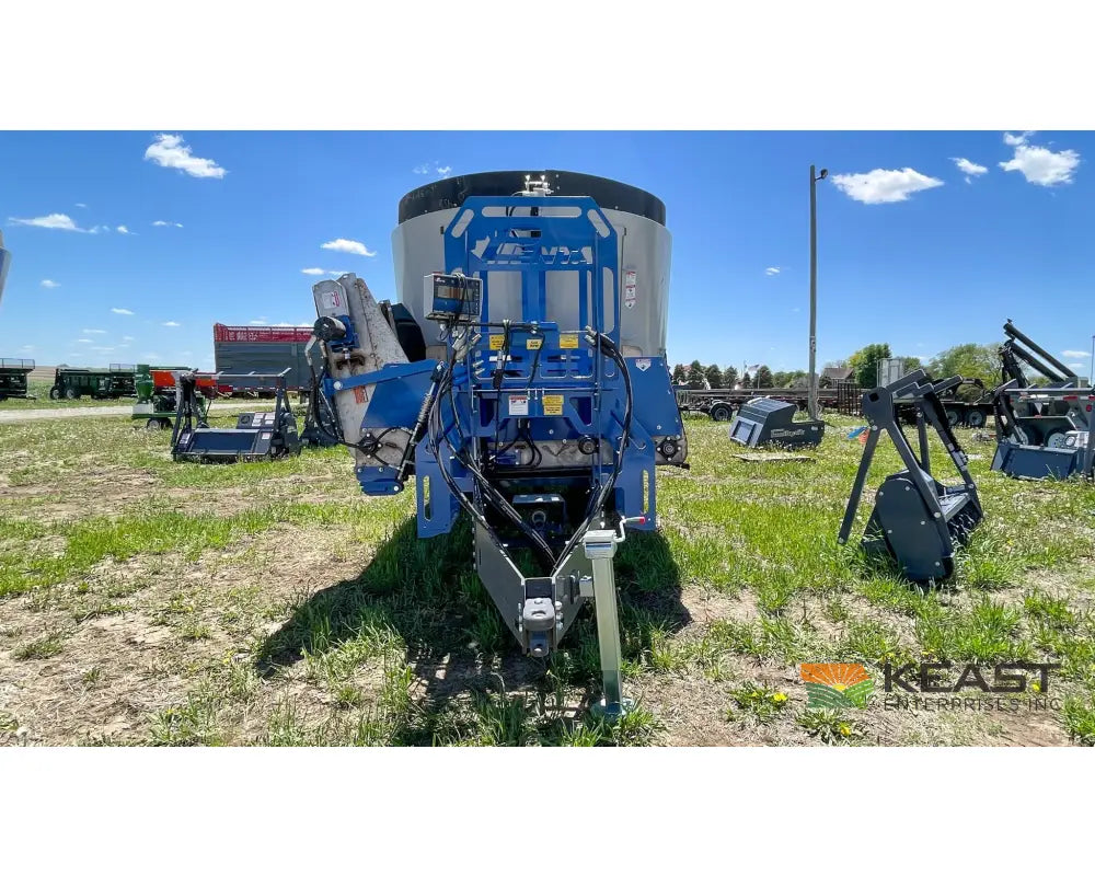 Penta 6730 Feed Wagon 640 Cu Ft Capacity 3’ Conveyor EZ2800 Scale Feed Wagons