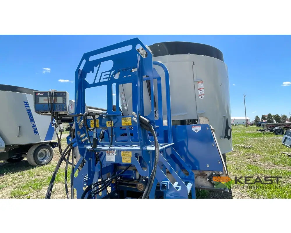 Penta 6730 Feed Wagon 640 Cu Ft Capacity 3’ Conveyor EZ2800 Scale Feed Wagons