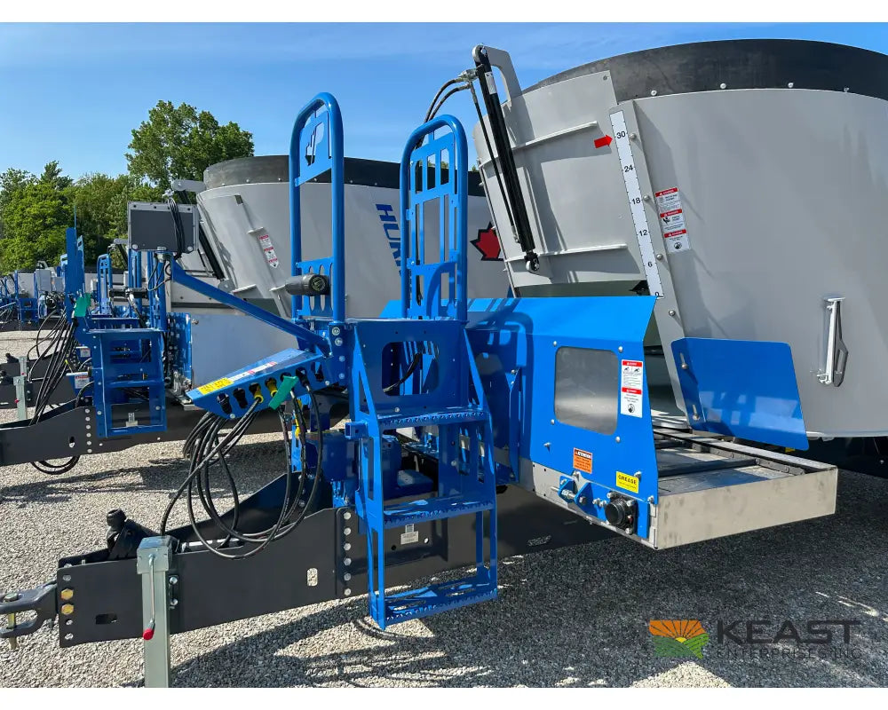 Penta 6740 Feed Wagon 650 Cu Ft Capacity 3’ Conveyor EZ2800 Scale - Feed Wagons