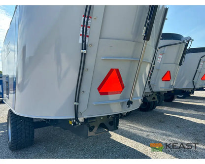 Penta 6740 Feed Wagon 650 Cu Ft Capacity 3’ Conveyor EZ2800 Scale - Feed Wagons