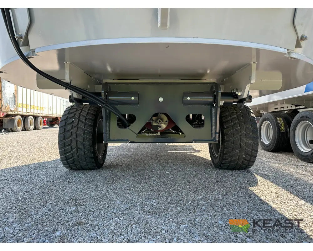 Penta 6740 Feed Wagon 650 Cu Ft Capacity 3’ Conveyor EZ2800 Scale - Feed Wagons