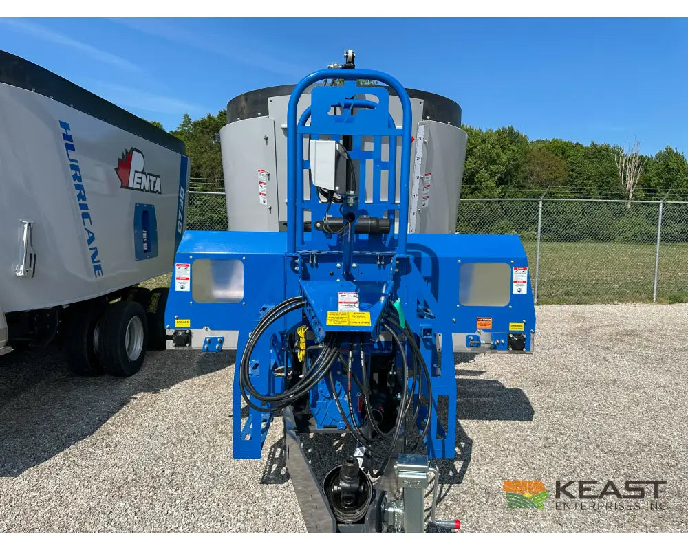 Penta 6740 Feed Wagon 650 Cu Ft Capacity 3’ Conveyor EZ2800 Scale - Feed Wagons