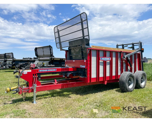 Prior-generation Hagedorn 5440 manure spreader shown for reference on the V 475 listing