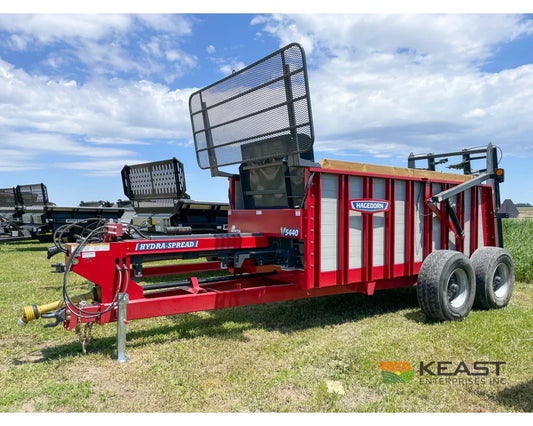 Prior-generation Hagedorn 5440 manure spreader shown for reference on the V 475 listing