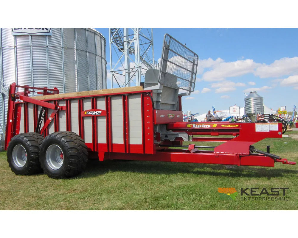 Prior-generation Hagedorn 8610 manure spreader shown for reference on the V 600 listing