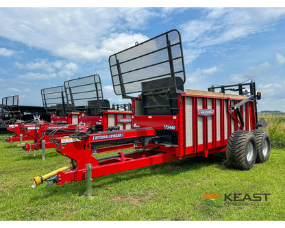 Hagedorn 5440 Manure Spreader 684 Cu Ft Heaped Capacity 500/50R22.5 Tires Manure Spreaders