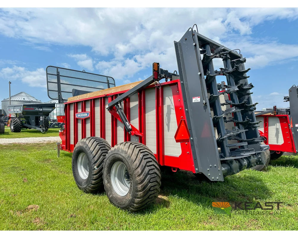 Hagedorn 5440 Manure Spreader 684 Cu Ft Heaped Capacity 500/50R22.5 Tires Manure Spreaders