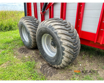 Hagedorn 5440 Manure Spreader 684 Cu Ft Heaped Capacity 500/50R22.5 Tires Manure Spreaders