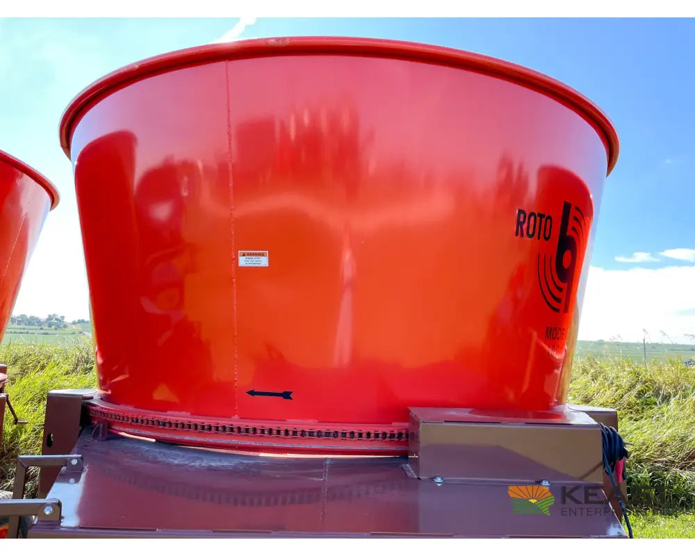 Roto Grind 1090 Tub Grinder - 15 Bale Per Hour Capacity 10’’ Hammer Mill Bale Processors