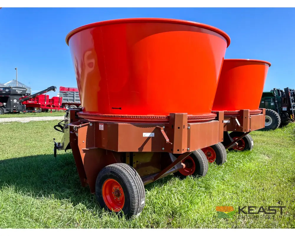 Roto Grind 1090 Tub Grinder - 15 Bale Per Hour Capacity 10’’ Hammer Mill Bale Processors