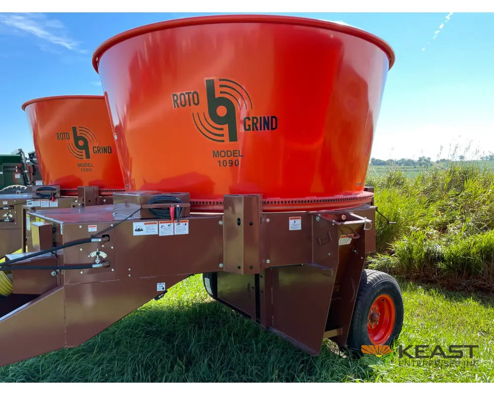 Roto Grind 1090 Tub Grinder - 15 Bale Per Hour Capacity 10’’ Hammer Mill Bale Processors