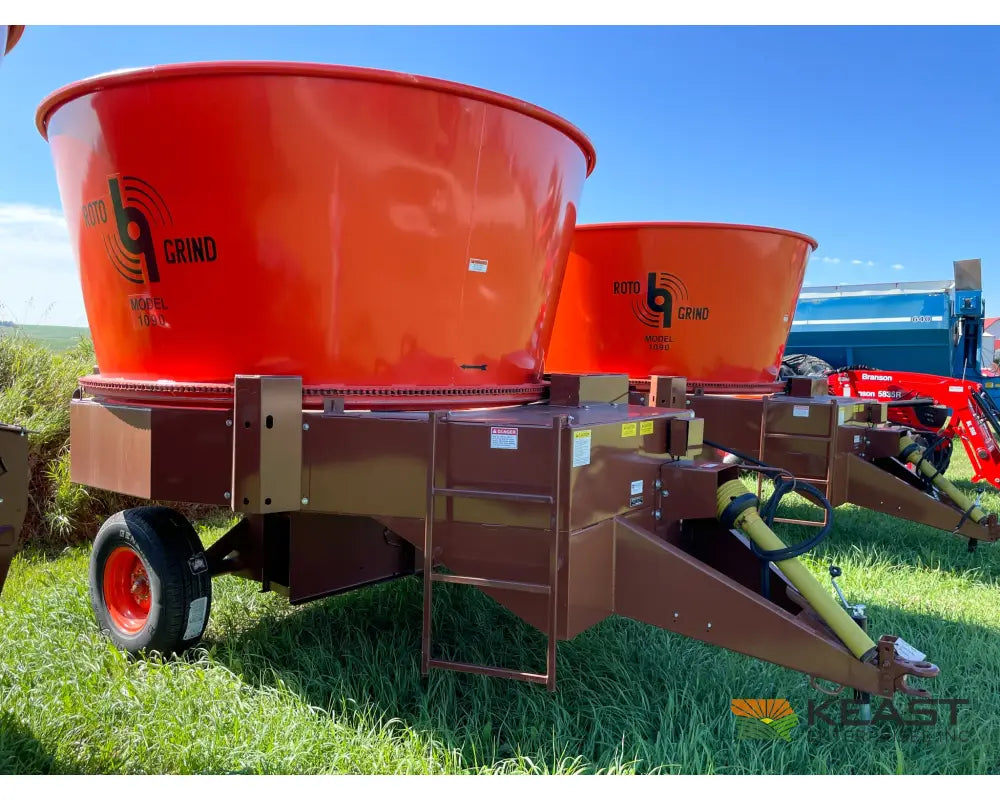 Roto Grind 1090 Tub Grinder - 15 Bale Per Hour Capacity 10’’ Hammer Mill Bale Processors