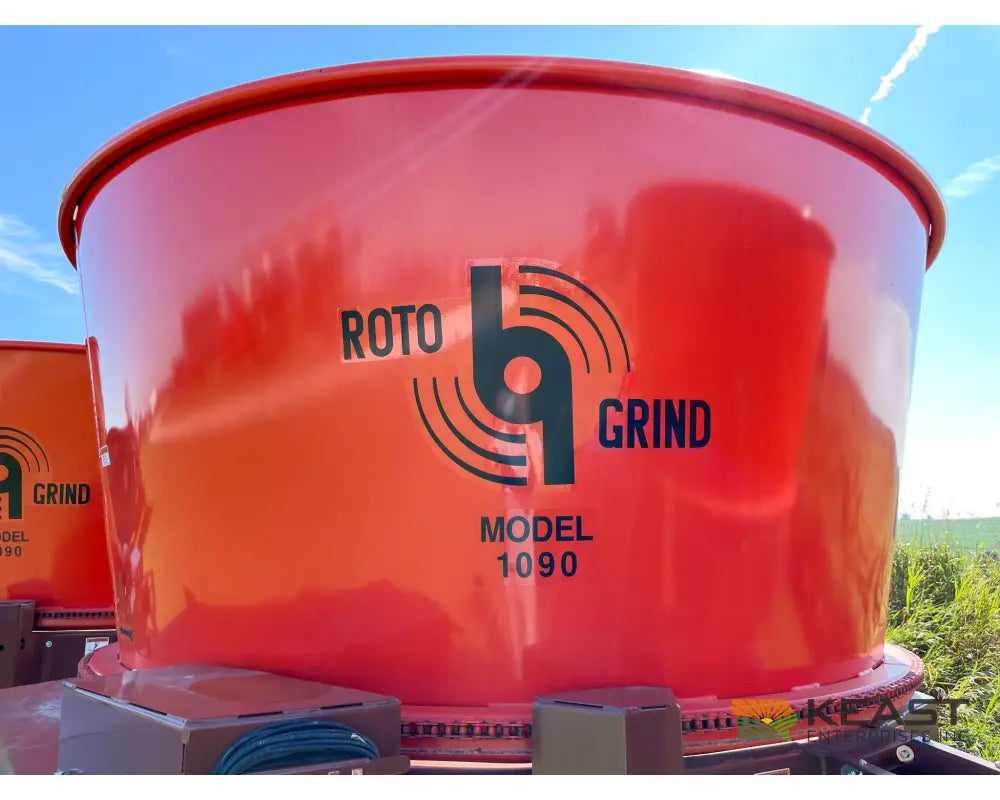 Roto Grind 1090 Tub Grinder - 15 Bale Per Hour Capacity 10’’ Hammer Mill Bale Processors