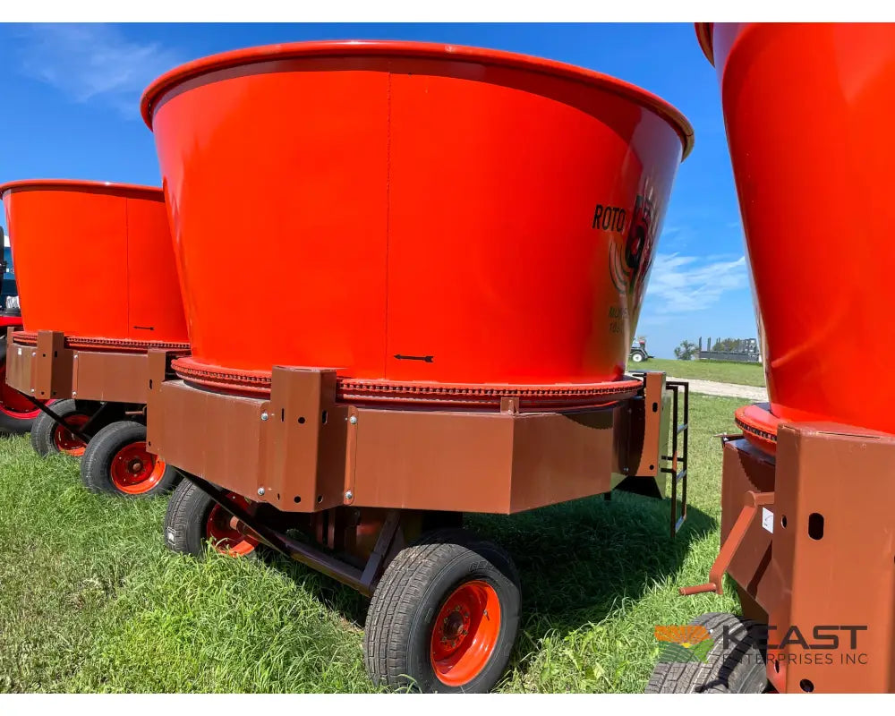 Roto Grind 1090 Tub Grinder - 15 Bale Per Hour Capacity 10’’ Hammer Mill Bale Processors