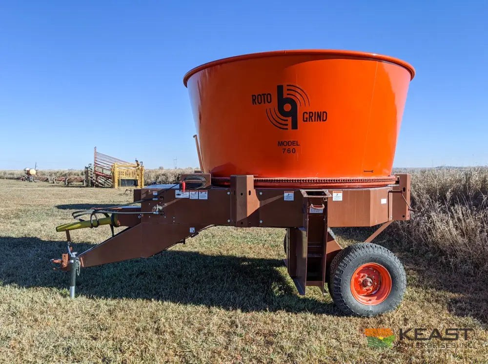Roto Grind 760 Tub Grinder 10 Bale Per Hour Capacity 7’’ Hammer Mill Bale Processors