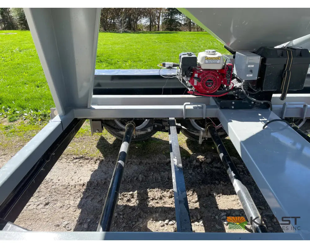Speed King 240 Bulk Seed Tender - Wireless Controls Electric Start Gas Engine Tarp Seed Tenders