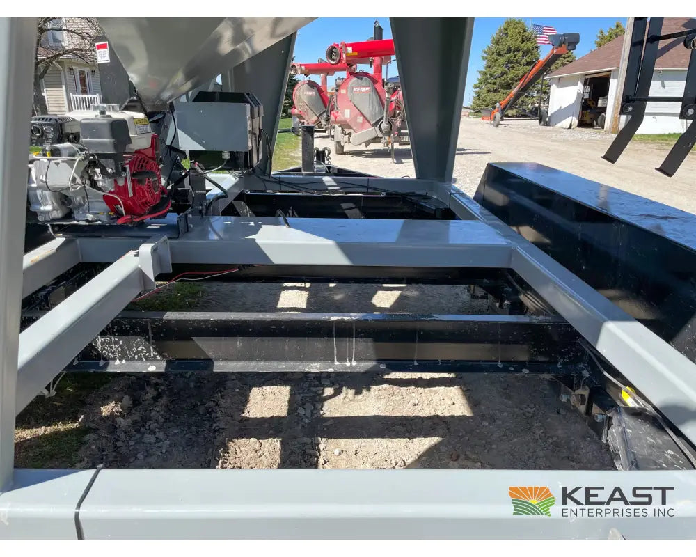 Speed King 240 Bulk Seed Tender - Wireless Controls Electric Start Gas Engine Tarp Seed Tenders
