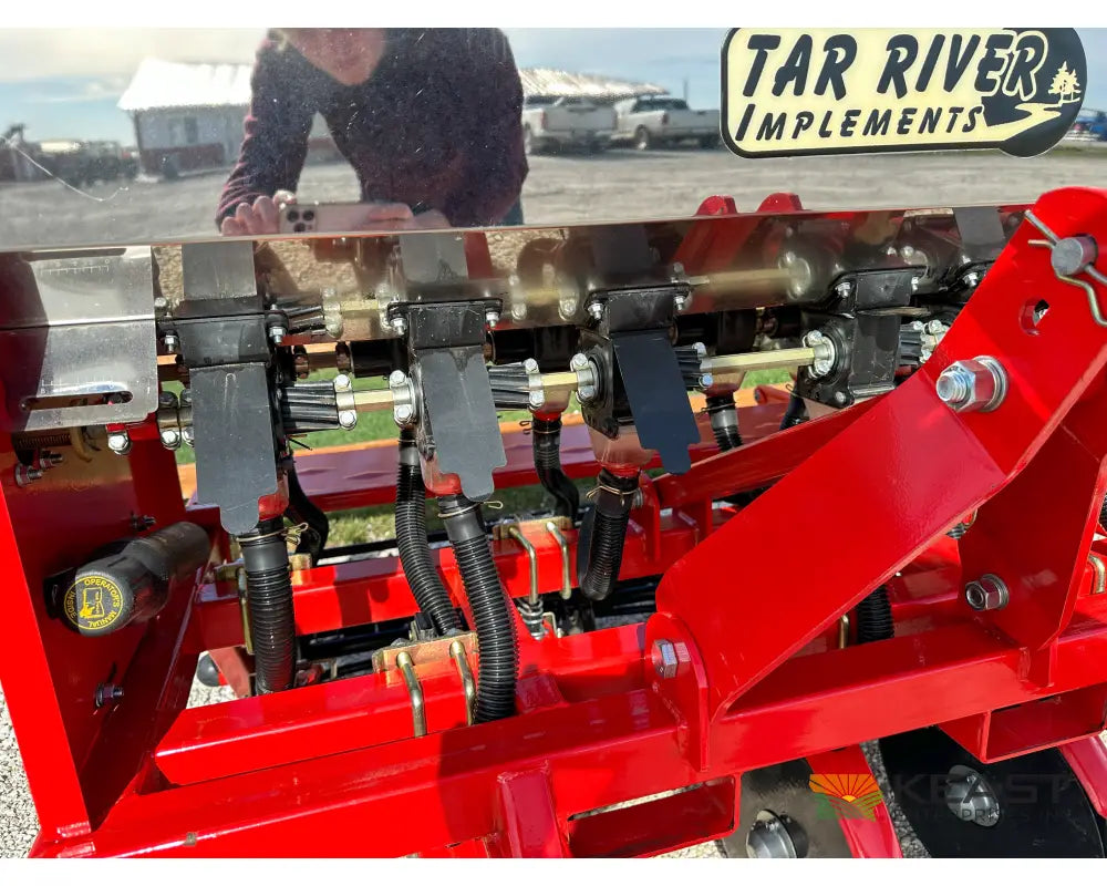 Tar River DRL048 48’’ Seeder 7 Openers Category I Hitch - Drills and Seeders
