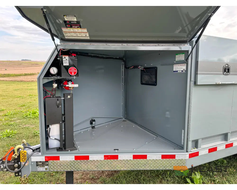 Thunder Creek DW990 Gasoline Fuel Trailer 990 Gallon Capacity Electric Pump Electric Jack Fuel Trailers