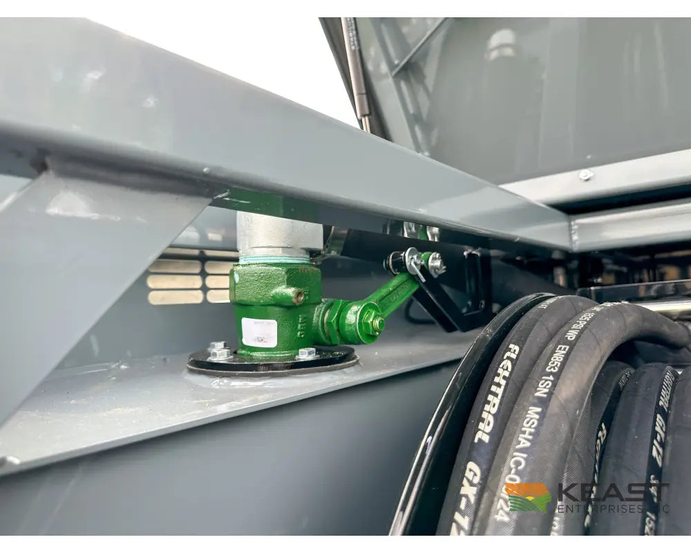 Thunder Creek DW990 Gasoline Fuel Trailer 990 Gallon Capacity Electric Pump Electric Jack Fuel Trailers