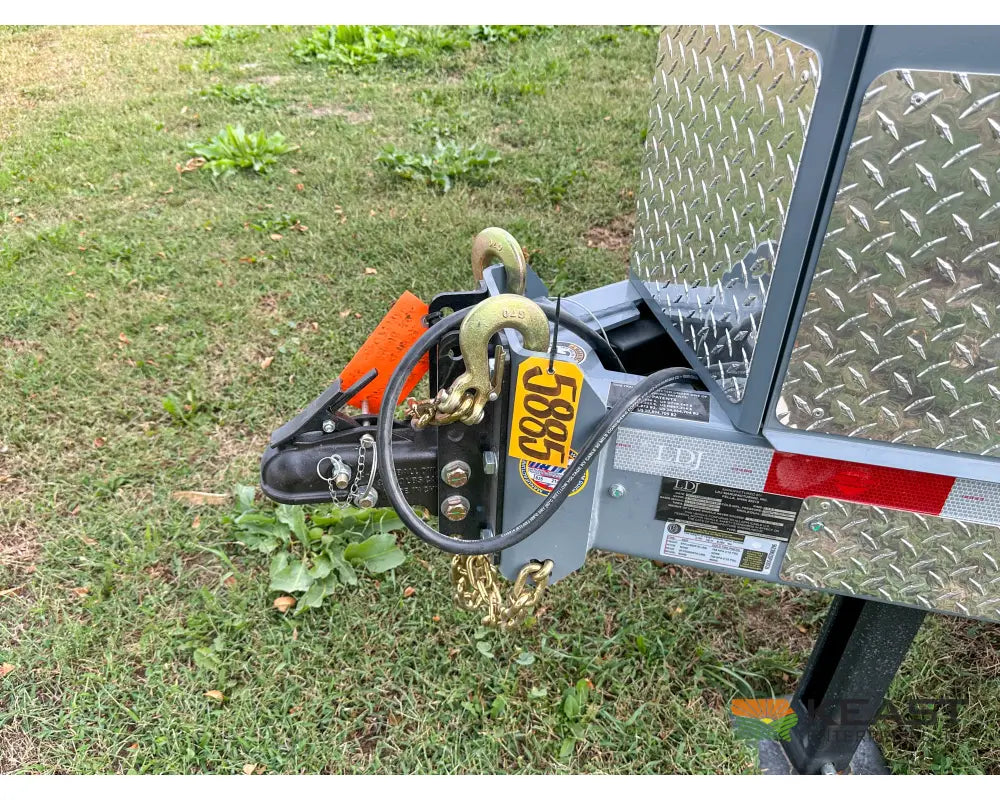 Thunder Creek DW990 Gasoline Fuel Trailer 990 Gallon Capacity Electric Pump Electric Jack Fuel Trailers