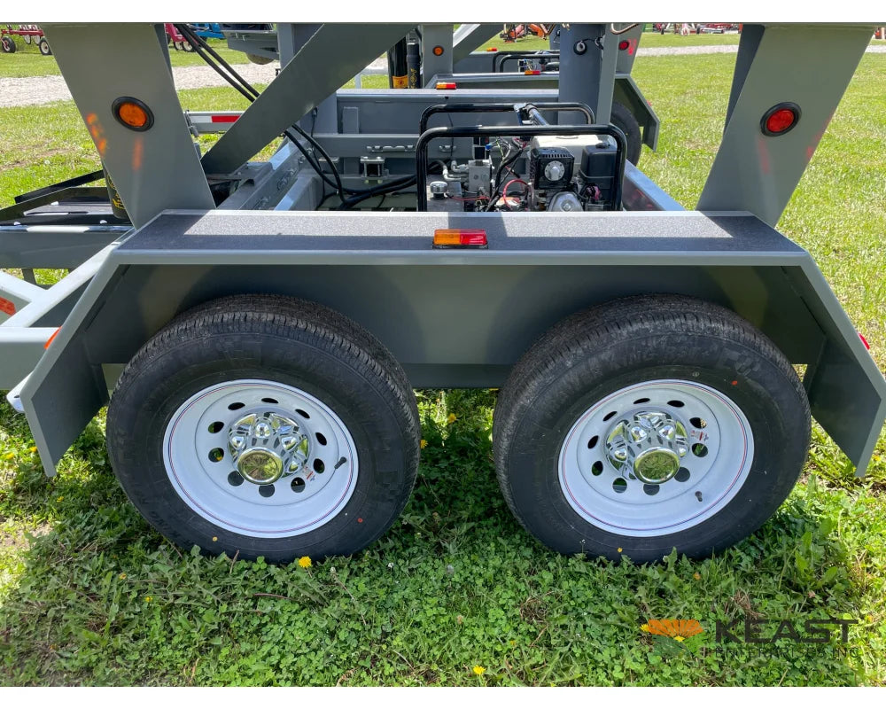 Travis HSC2100 2-Box Seed Tender 8 HP Electric Start Engine Scale Ready Seed Tenders